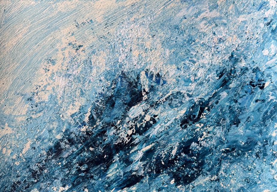 Strukturiertes abstraktes Gemälde mit einem hellen, schaumigen Kamm oben und dunkelblauen und blauen Strichen, die von unten links aufsteigen, wie eine brechende Welle.